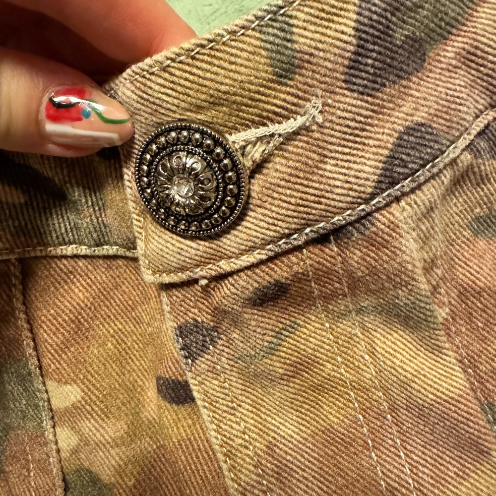 Camouflage Cargo Shorts - Picture 2 of 12